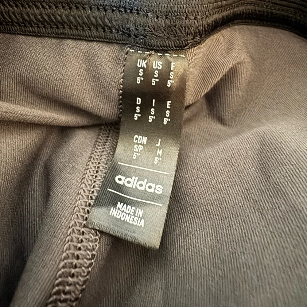 Adidas Aeroready Men’s Gray Athletic Lined Shorts drawstring‎ 5” inseam Small